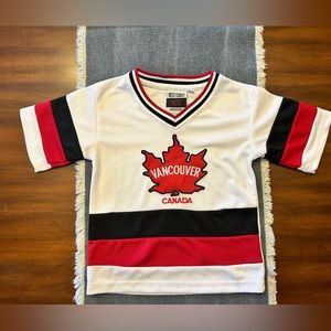 Vancouver Canada hockey sweater 2/4 NWOT